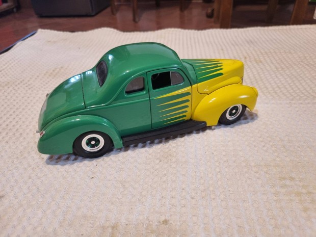 Ford 1940 1:18 modellaut