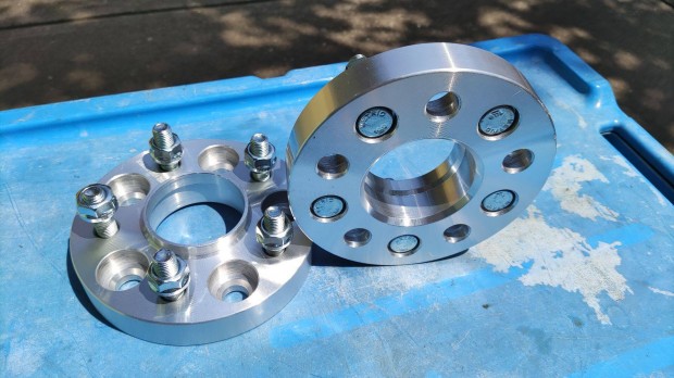 Ford 22 és 25mm-es alu nyomtávszélesítő, 5x108, 63.4, M12x1.5