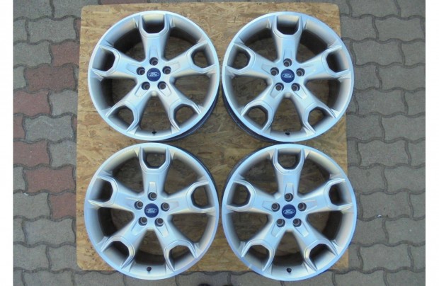 Ford 5 x 108-as gy�ri alufelni j� �llapotban