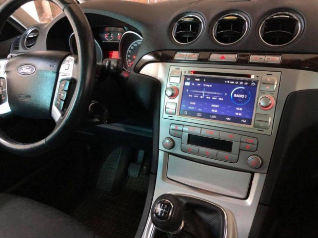 Ford Carplay Multimédia Android GPS Rádió Tolatókamerával