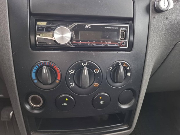 Ford Connect 1.8 TDCI 5 személyes-M1 kategória