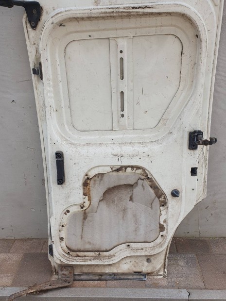 Ford Connect jobbos tolajt.