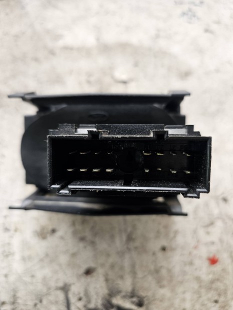 Ford Connect vil�g�t�s kapcsol�. 