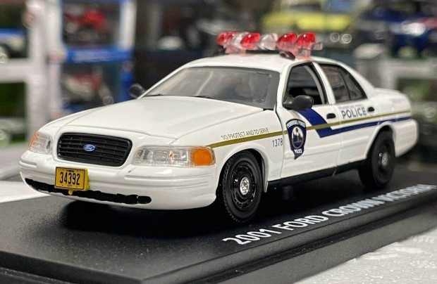 Ford Crown Victoria 2001 Police "Dexter" 1:43 1/43 Greenlight