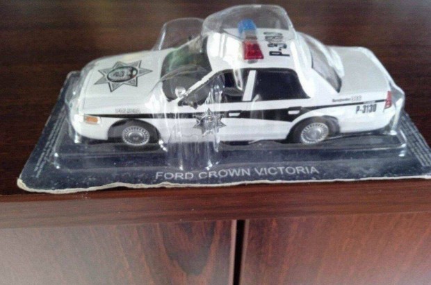 Ford Crown Victoria mexikoi-rendr kisauto modell 1/43 Elad