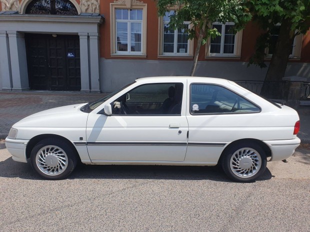 Ford Escort CLX 1,6 16V gyjtknek