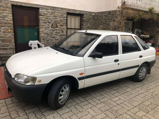 Ford Escort szem�lyaut� �rv�nyes m�szakival, 2. tulajdonost�l