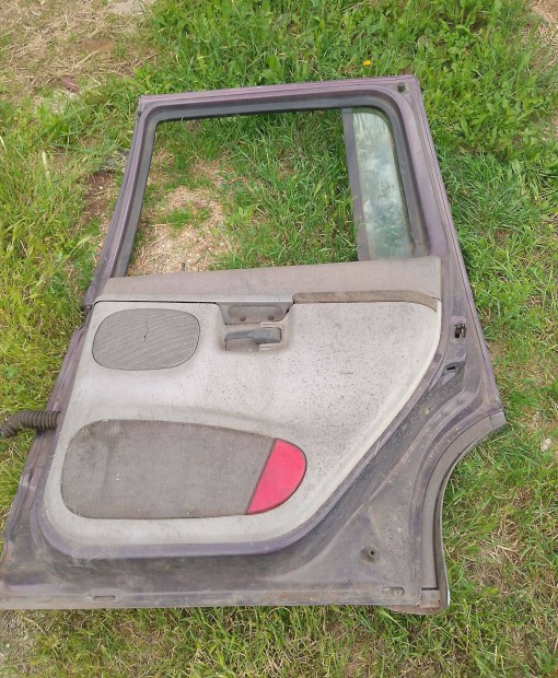 Ford Explorer 1998 jobb hátsó ajtó üveg nélkül