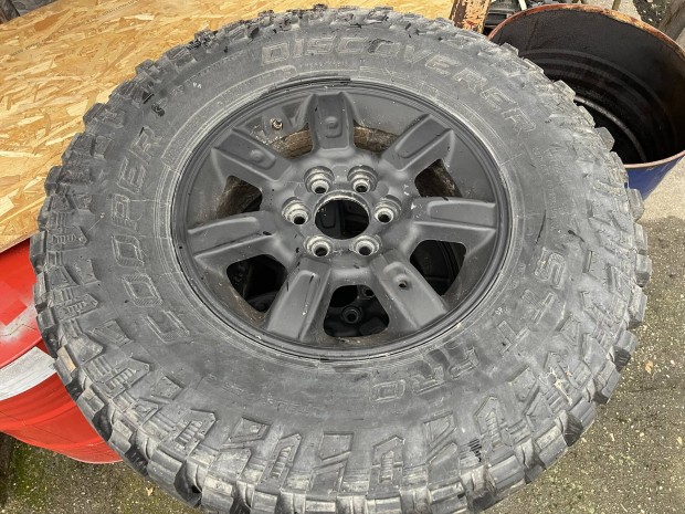Ford F150 18" alufelni újszerű terep gumikkal!