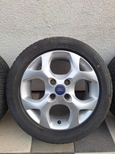 Ford Fiesta 15 colos felni jszer nyrigumikkal