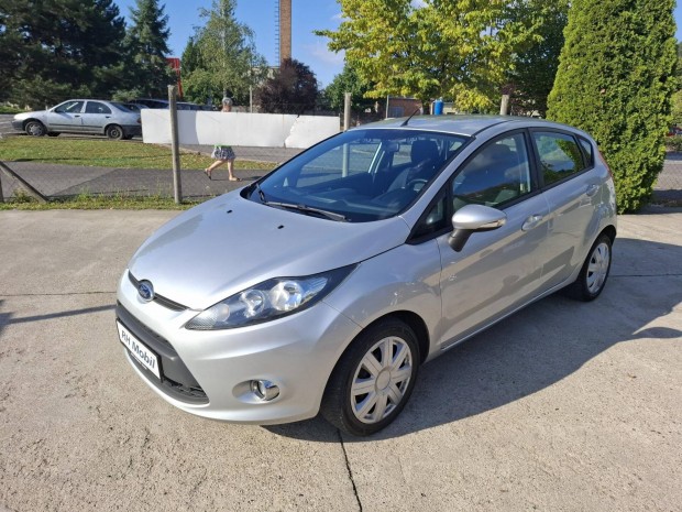 Ford Fiesta 1.25 Champions sérülésmentes.rozsda...