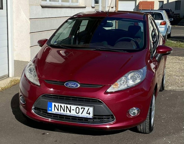 Ford Fiesta 1.25 Titanium Hot Magenta - 132 eze...
