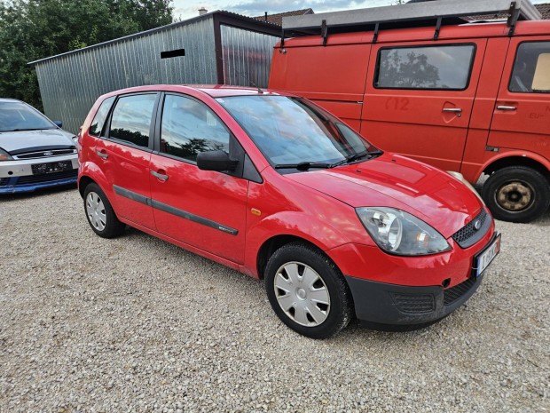Ford Fiesta 1.3 Cool kevés km. jó klíma. szép á...