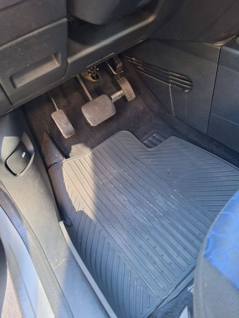 Ford Fiesta 1.4 Benzin(autómata/Plusz BAL Gázpedál)