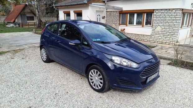 Ford Fiesta 1,5Tdi sötétkék kiváló állapotban megvásárolható