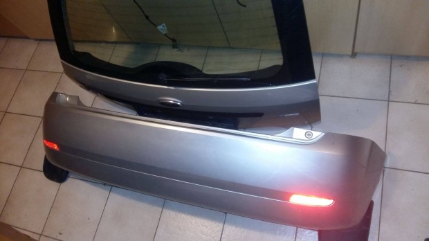 Ford Fiesta 20002- 2005-ig 5 ajtos Ez�st l�kh�r�t� �s csomagt�rajt�