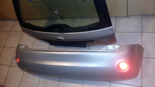 Ford Fiesta 2005 - 2008-ig 5 ajtos Ez�st l�kh�r�t� �s csomagt�rajt�