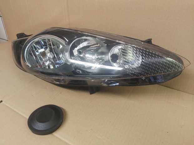 Ford Fiesta 2008-2013 Utángyártott új jobb első fényszóró 8A61