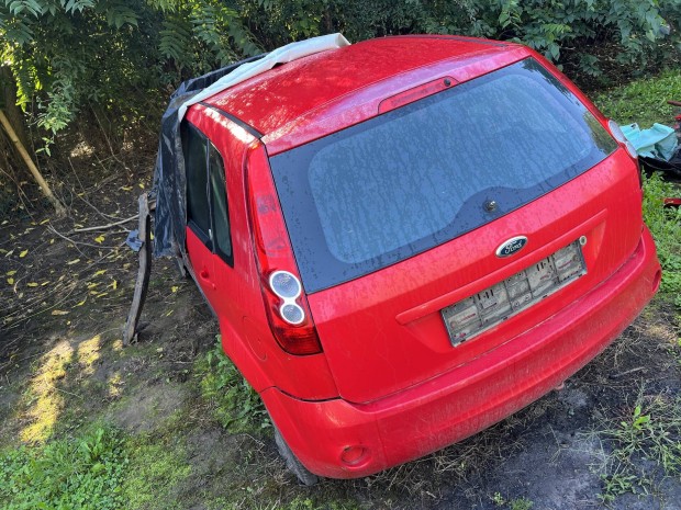 Ford Fiesta Ghia 1.4 alkatr�szek elad�k 