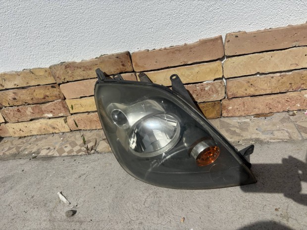 Ford Fiesta MK5 jobb első fényszóró 2005-08