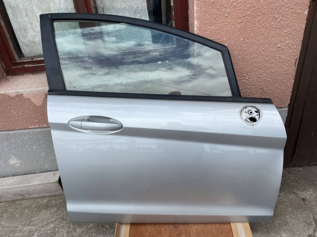 Ford Fiesta MK7 2008- jobb első ezüst ajtó eladó