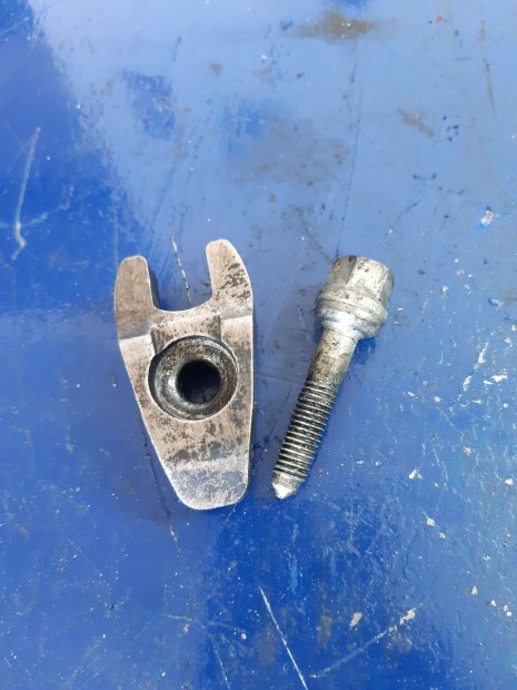 Ford Fiesta V Porlasztó Leszorító