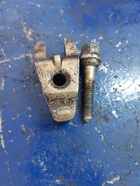 Ford Fiesta V Porlasztó Leszorító