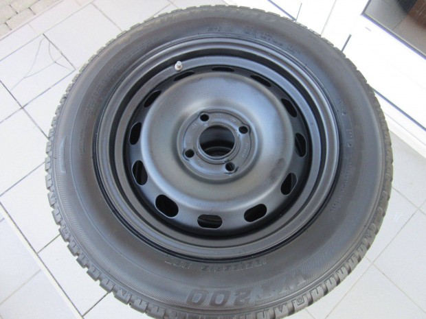 Ford Fiesta ac�lfelni 185/65 R 15 t�li gumival elad�