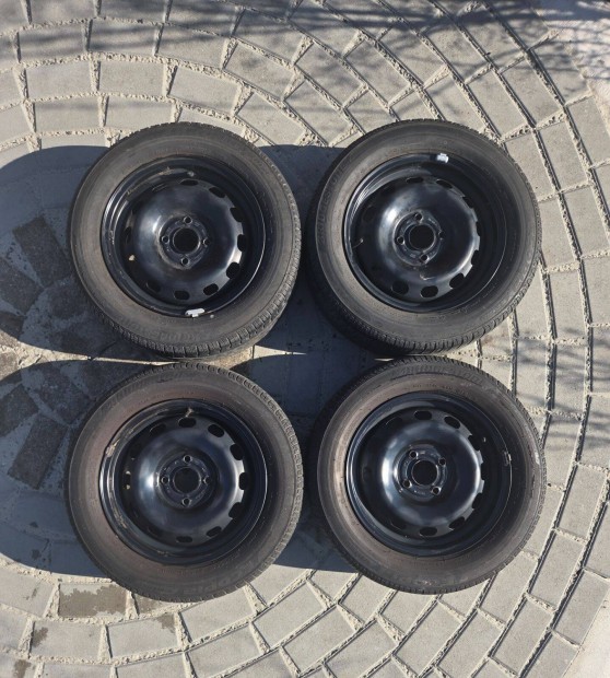 Ford Fiesta gy�ri 15 ker�kszett ny�ri gumival elad�