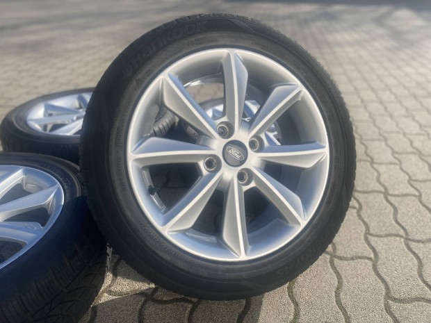 Ford Fiesta gy�ri 16"-os alufelni szett t�li gumikkal