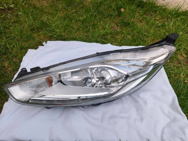 Ford Fiesta led nappali menetfényes bal oldali fényszóró