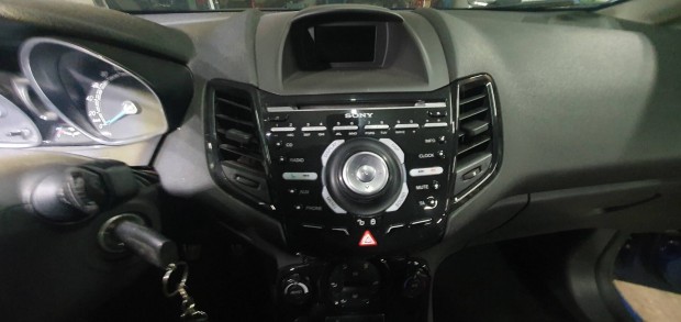 Ford Fiesta mk7 gyri sony rdio 