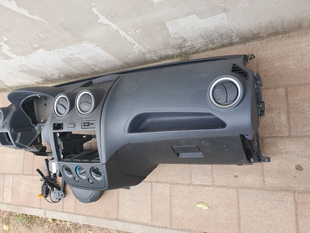 Ford Fiesta m�szerfal l�gzs�k.
