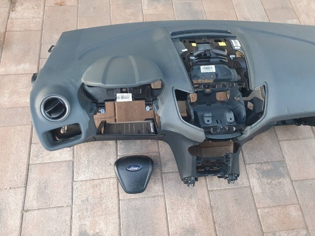 Ford Fiesta m�szerfal l�gzs�k.