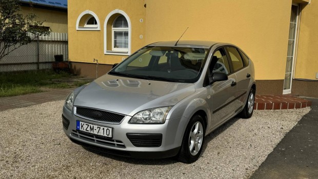 Ford Focus 1.4 Ambiente M.O.-i-1.Tulaj-Klíma-23...