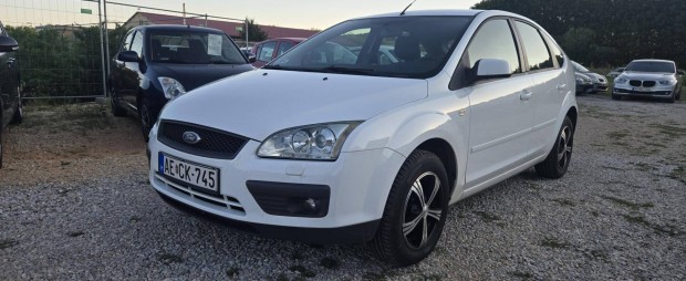 Ford Focus 1.4 Collection 2év vizsga.Ülesfűtés....