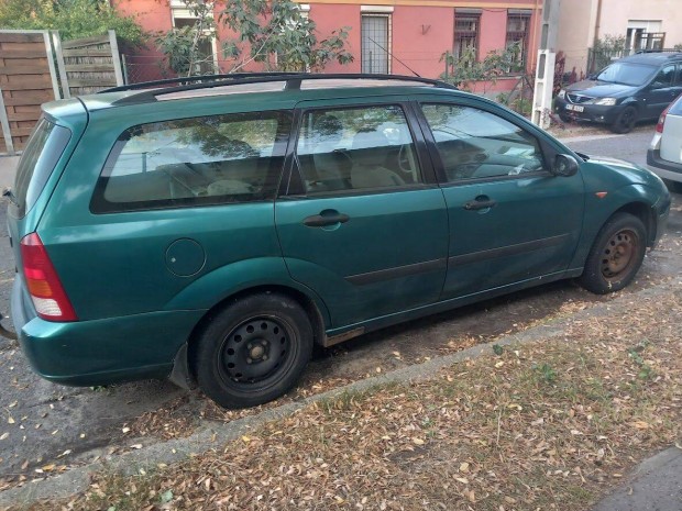 Ford Focus 1,4 benzines elad