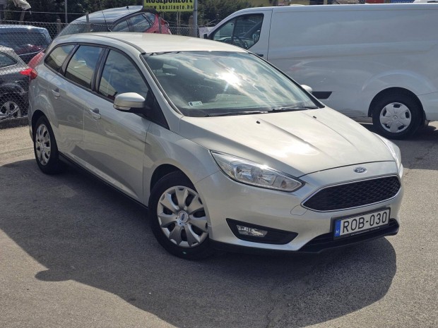 Ford Focus 1.5 TDCI Trend Vezetett szervizk�nyv...