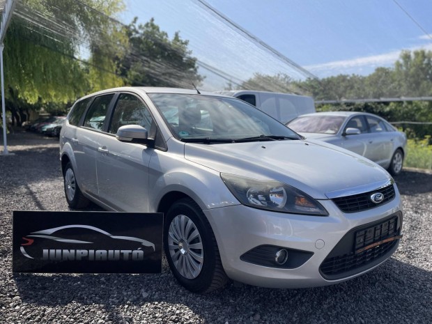 Ford Focus 1.6 Ajándék olajcserével vonóhorogga...