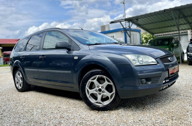 Ford Focus 1.6 Ambiente Megkímélt/Vonóhorog/NAV...