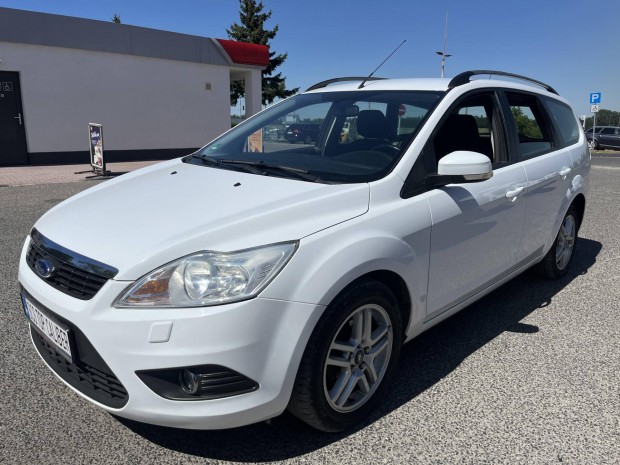 Ford Focus 1.6 Fresh vezetett szkönyv.friss műs...