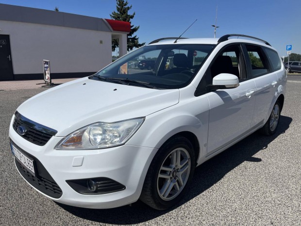 Ford Focus 1.6 Fresh vezetett szkönyv.friss műs...