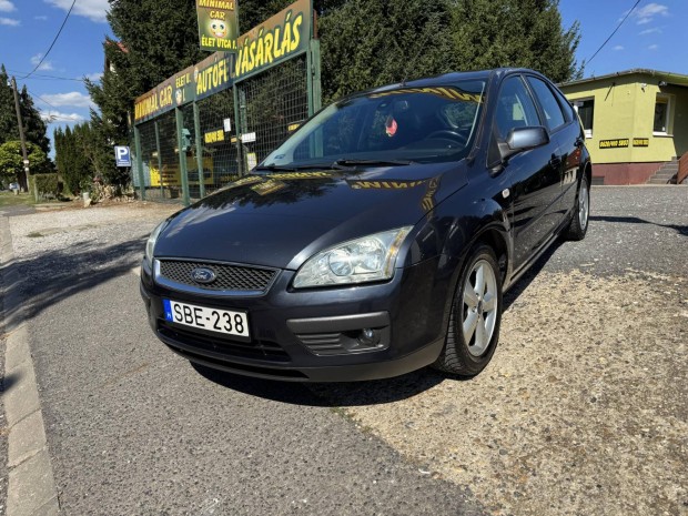 Ford Focus 1.6 Ghia Nagy navi! Digit klíma! Fél...