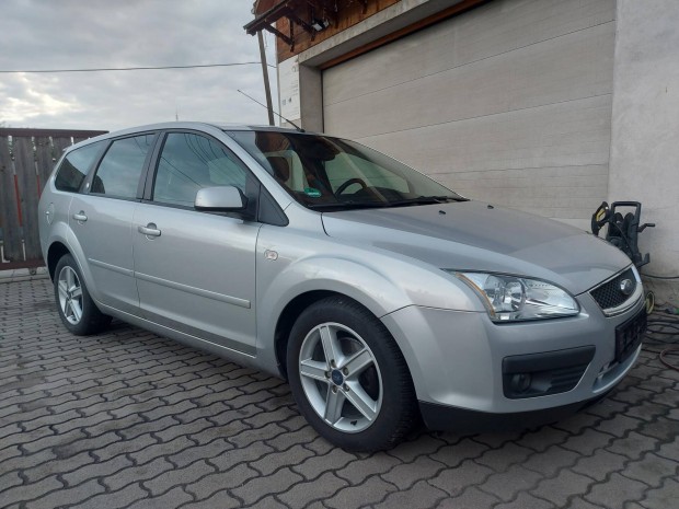 Ford Focus 1.6 Ghia Nagyon Megkmlt.Rozsdament...