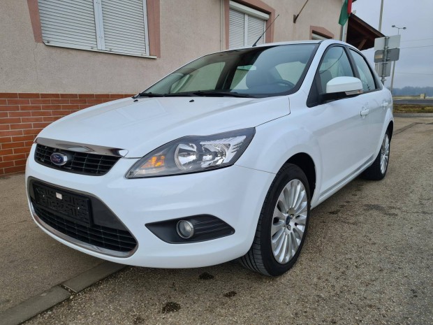Ford Focus 1.6 Ghia Végig vez szervkönyv. digit...