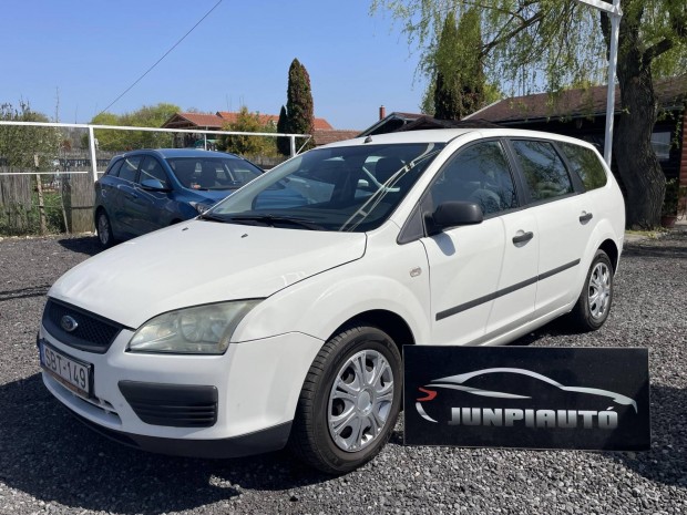 Ford Focus 1.6 Megbízható vonóhorgos családi au...