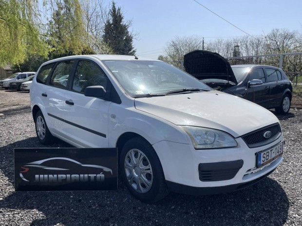 Ford Focus 1.6 Megbízható vonóhorgos családi au...