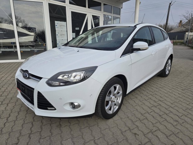 Ford Focus 1.6 Ti-Vct Champions Alufelni. RADAR...
