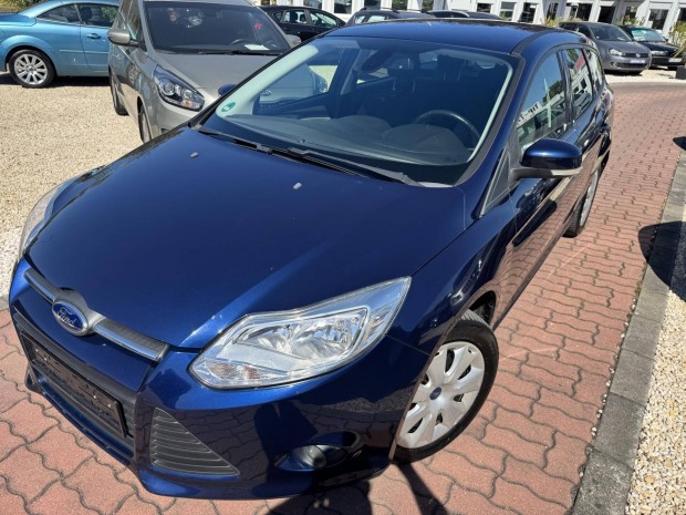 Ford Focus 1.6 Ti-Vct Champions Digitklíma.Vonó...