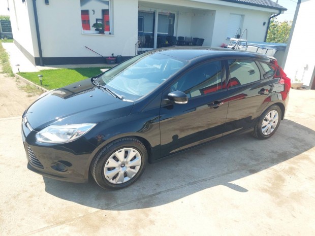 Ford Focus 1.6 Ti-Vct Champions Szlvd s l...